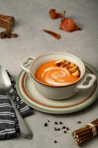 Suppe med efterårets rodfrugter