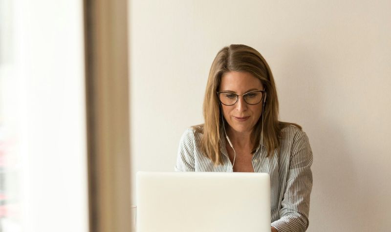 Office manager indhenter inputs fra medarbejderne til ny frokostordning